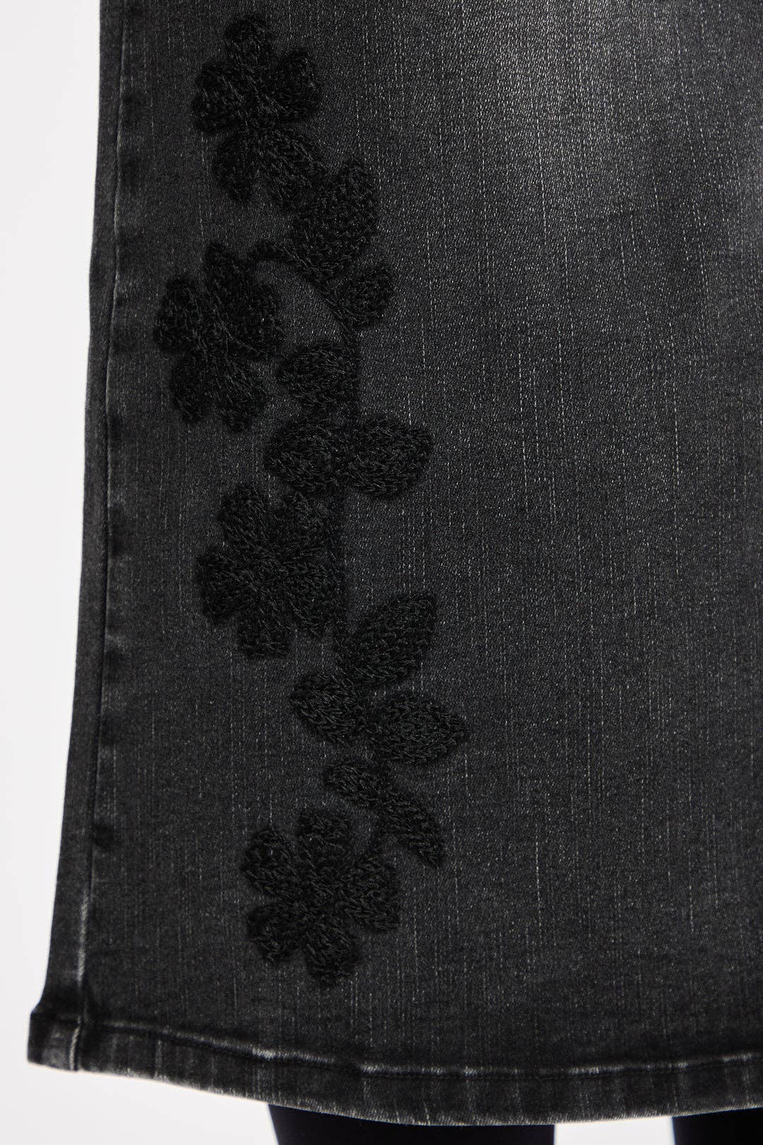 Mudflower - Embroidered Floral Washed Black Denim Midi Skirt - PACK OF 8: 18