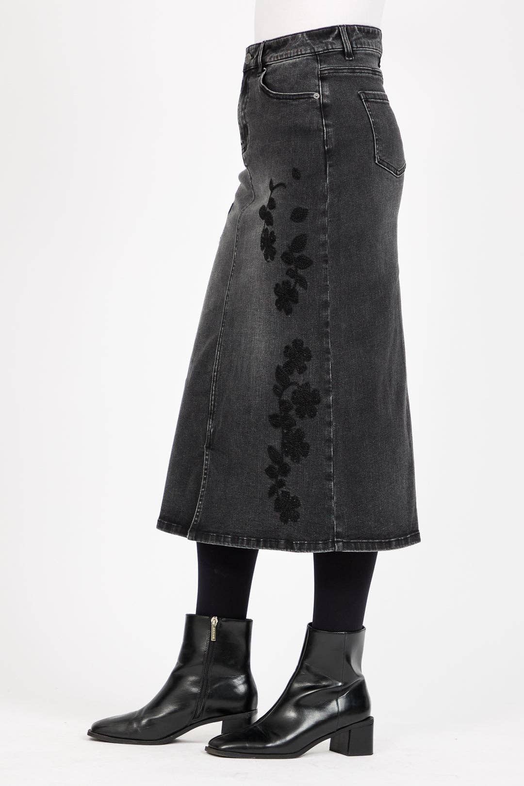 Mudflower - Embroidered Floral Washed Black Denim Midi Skirt - PACK OF 8: 18