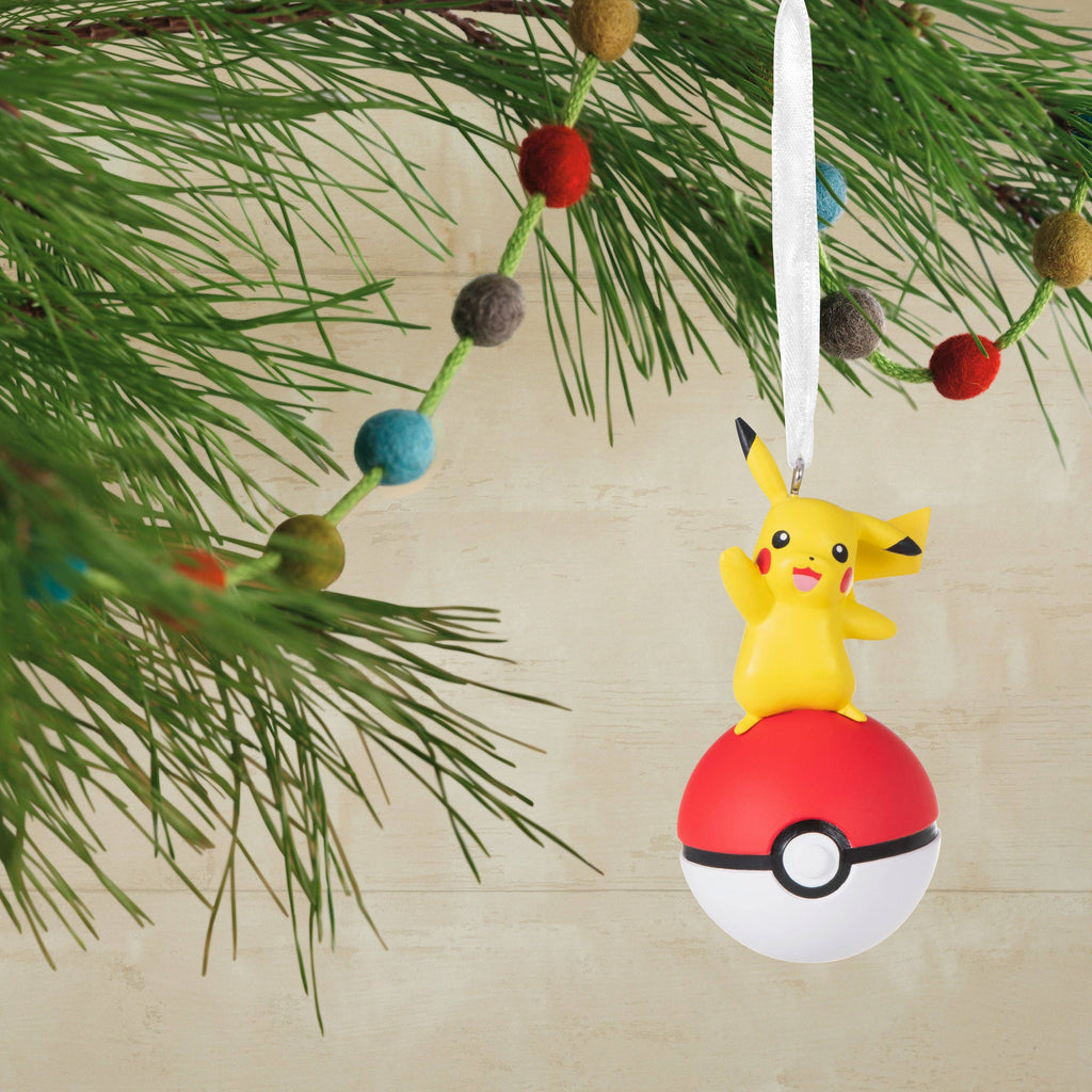 Hallmark - Collectable Pikachu & Pokémon Ball Hanging Ornament