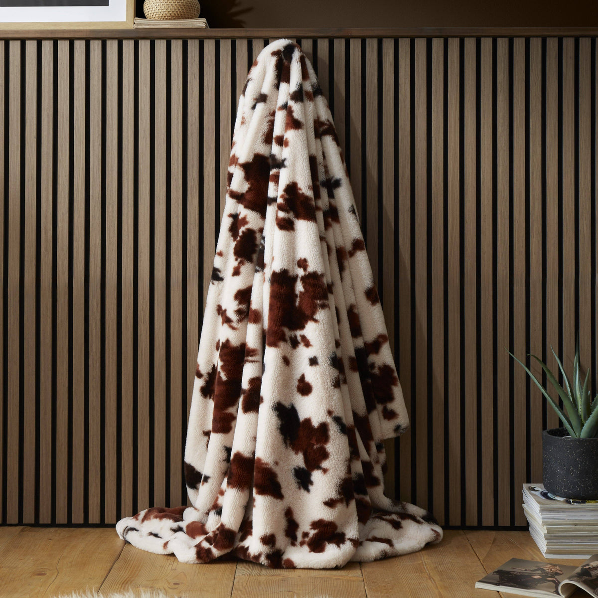 UW Home - Cow Print Faux Fur Bedspread in Natural 150 x 200cm