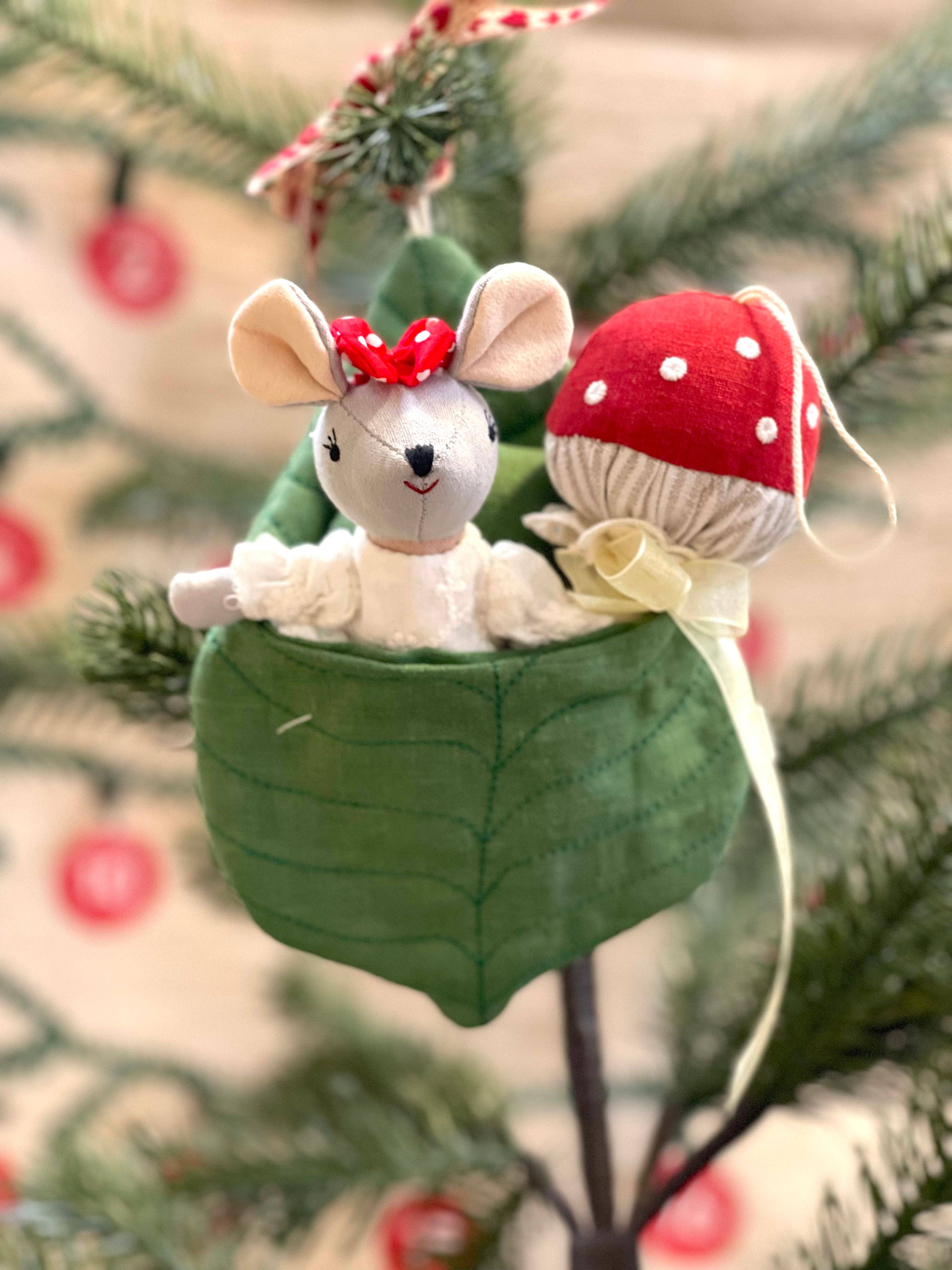 LEVLOVS - Mouse and the Mushroom Wonder Forest Set Red