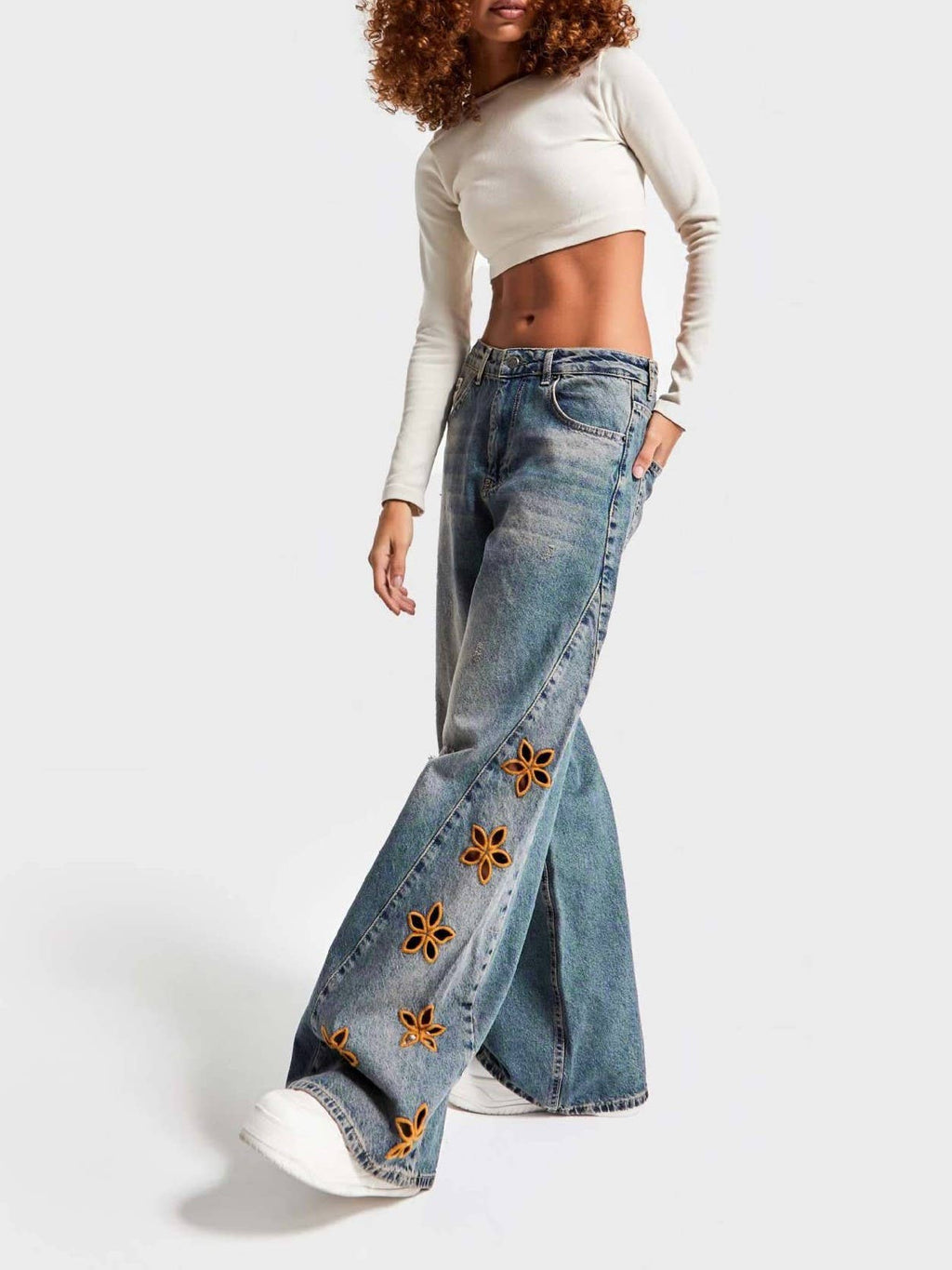 Rosa Clothing - Floral cutout Embroidered Distressed jeans: Blue / M