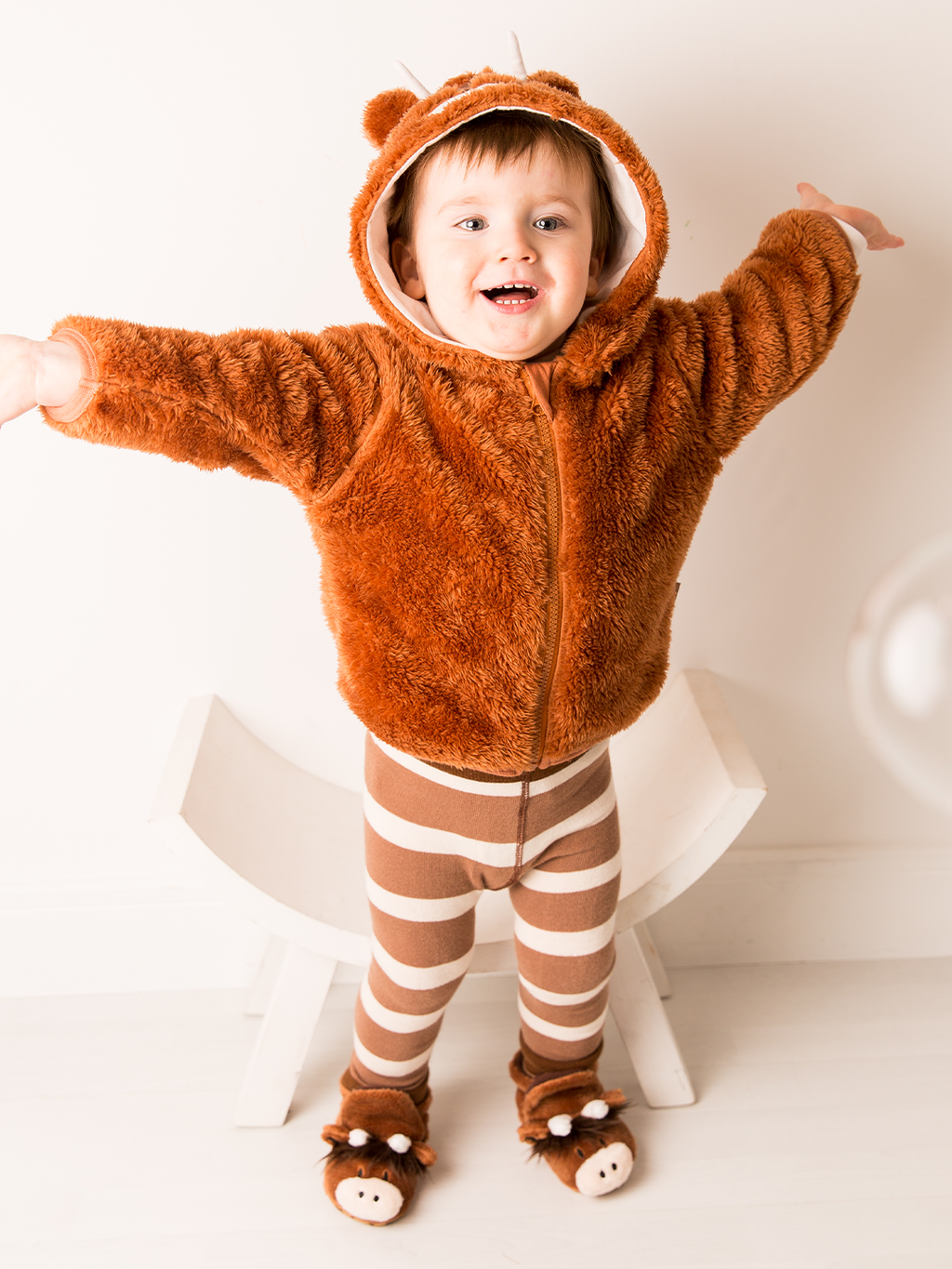 Neutral Hamish Highland Cow Booties: Extra Large (18-24 Months)