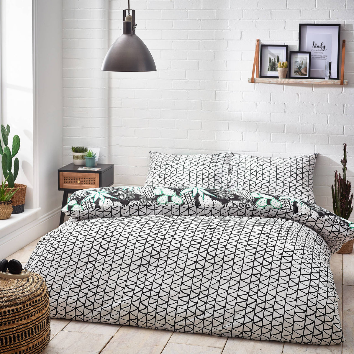 Riva Home - Arizona Duvet Cover Set White/Black: White/Black / Double