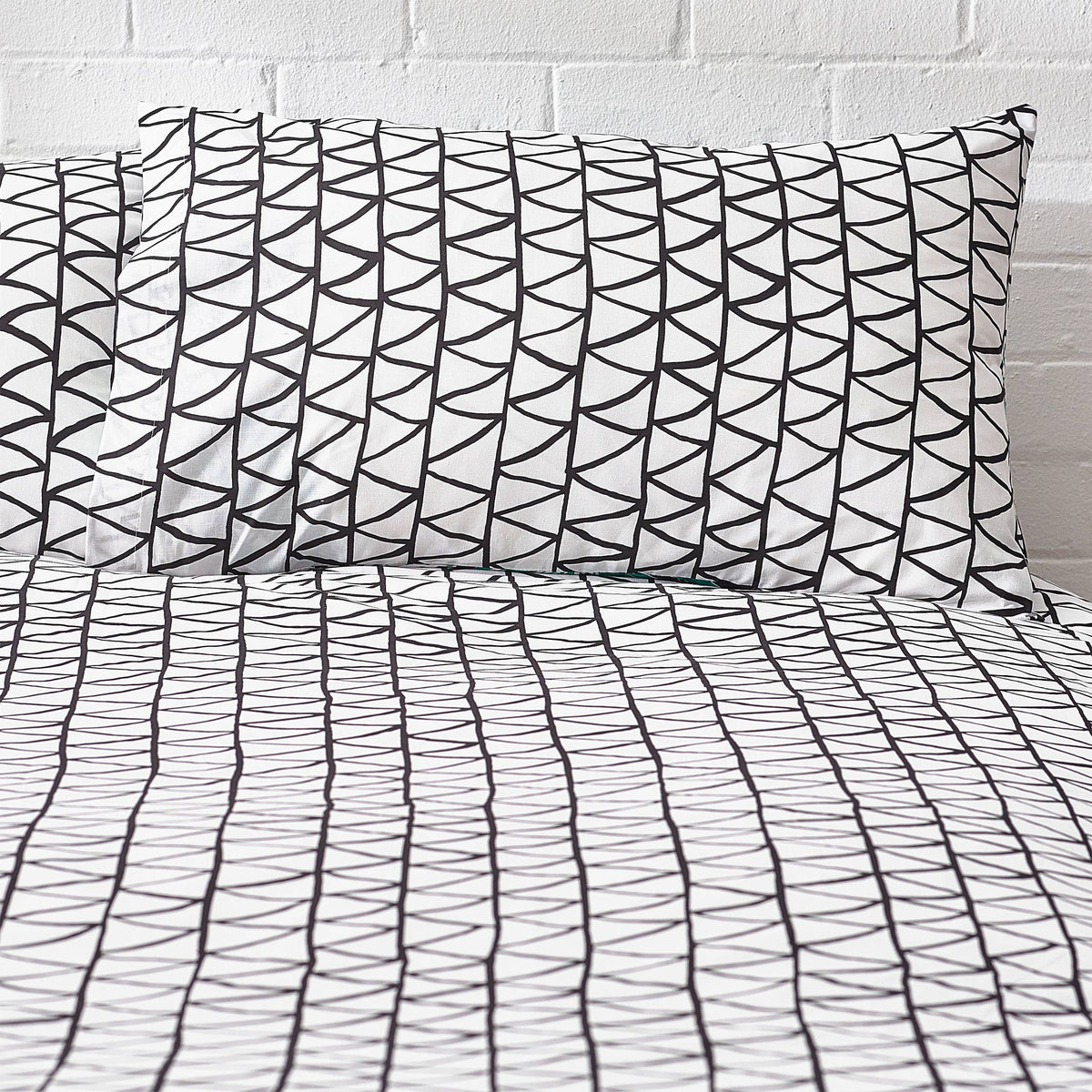 Riva Home - Arizona Duvet Cover Set White/Black: White/Black / Double