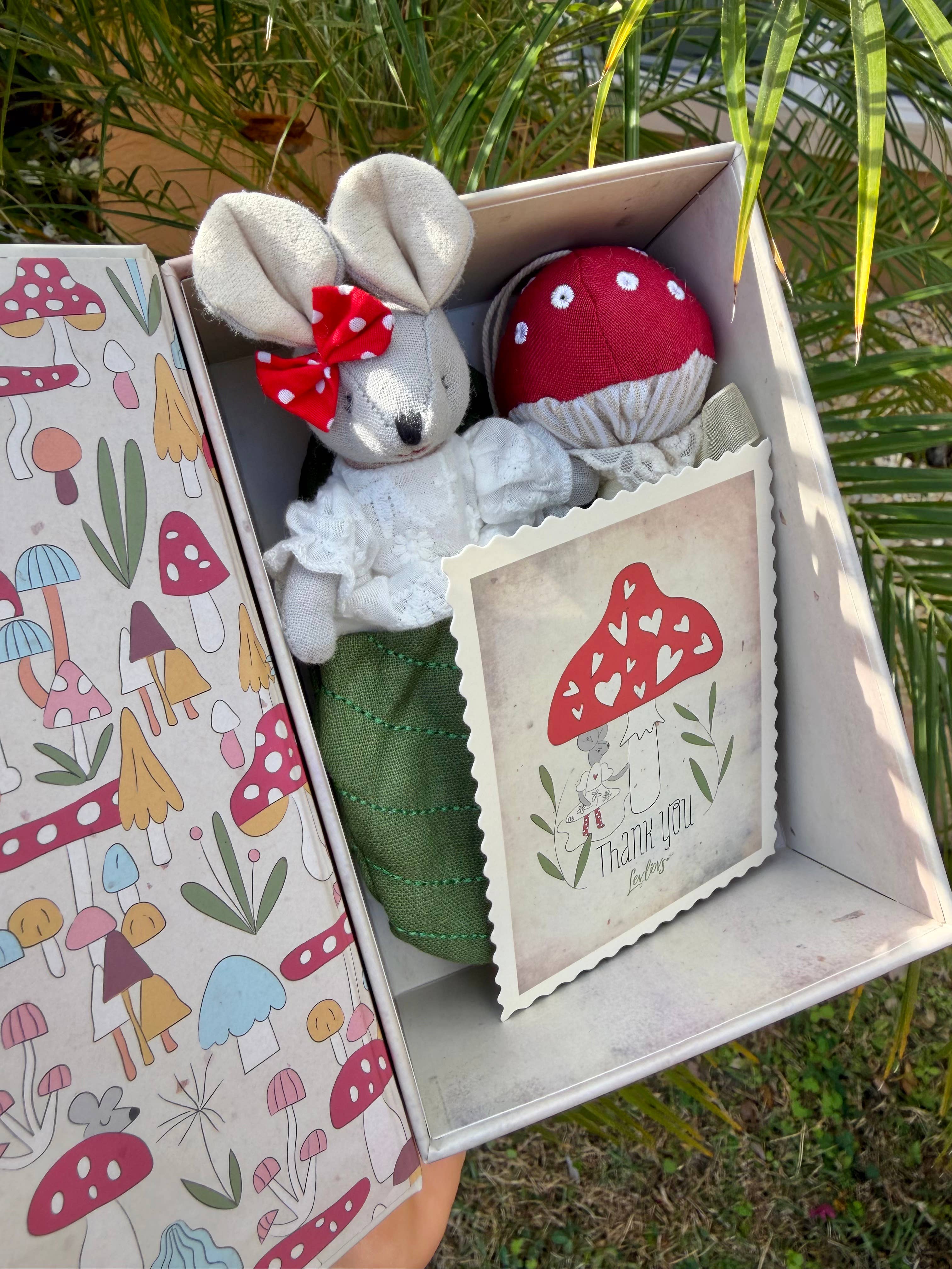 LEVLOVS - Mouse and the Mushroom Wonder Forest Set Red